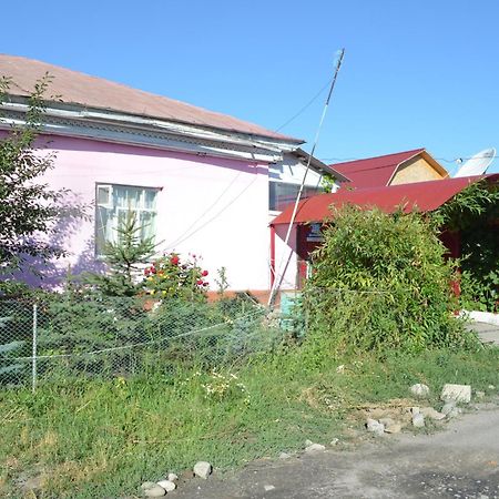 Guest House on Derbisheva Karakol Buitenkant foto