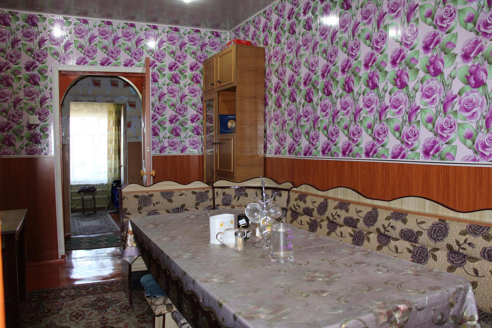 Guest House on Derbisheva Karakol Buitenkant foto